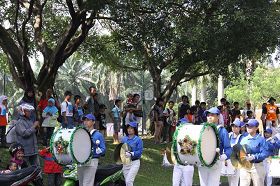 '天國樂團在雅加達印尼雅加達著名的微縮公園進行聖誕遊行'