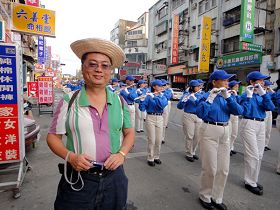 台北鄭先生以行動支持妻子修煉。