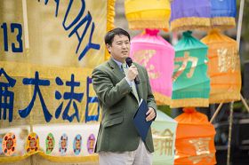 法輪大法發言人張而平先生於紐約曼哈頓富利廣場發言