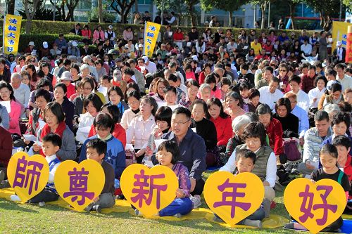 圖2.學員集體合唱歌曲感謝李洪志大師將大法傳世