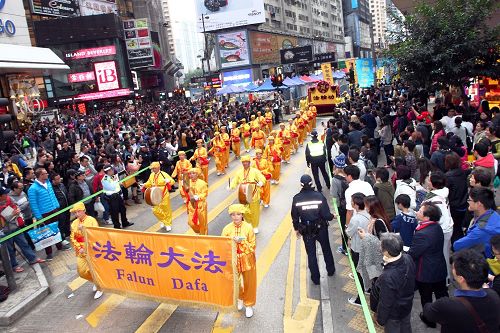 圖12-14：世人都知「法輪大法」好！