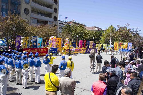 在花園角廣場的慶祝現場