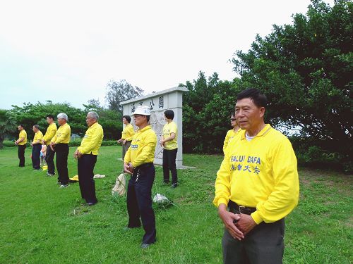 長期堅持在景點講真相的林先生