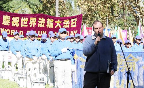 帕拉馬塔市政議員詹姆斯•肖（Councillor James Shaw Parramatta City Council）在集會上發言