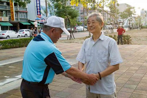 五套功法義務教功，民眾當場學煉