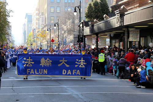 法輪大法天國樂團是遊行隊伍中規模最大的方陣