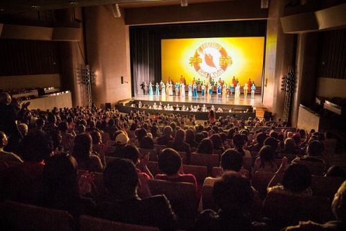 圖1：美國神韻藝術團三月十七日新北市首場演出爆滿，開啟台灣歷時一個月的巡演