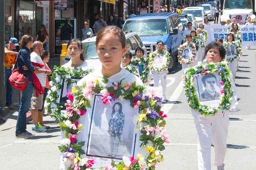 38 遊行隊伍在中國城唐人街遊行