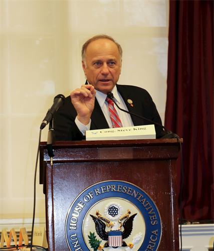 '圖4：美國眾議員史蒂夫﹒金（Steve King）說，法輪功學員只是想做好人，不應因此遭到中共迫害。'