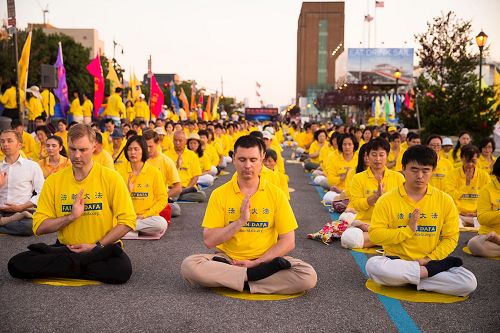 '圖1～4：紐約七二零千人集會，呼籲制止迫害法輪功。'