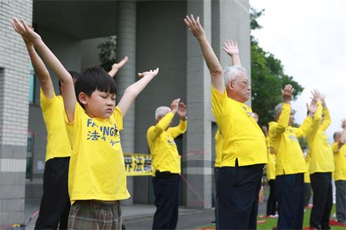 '圖1～3：台灣宜蘭縣法輪功學員集體煉功'