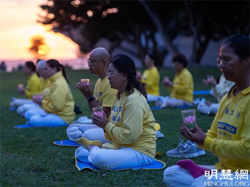 '圖4～6：法輪功學員的燭光悼念活動'