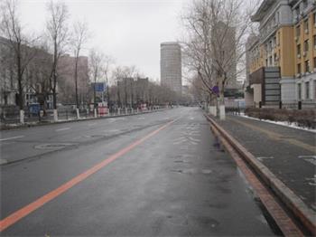 繁華的街道空無一人