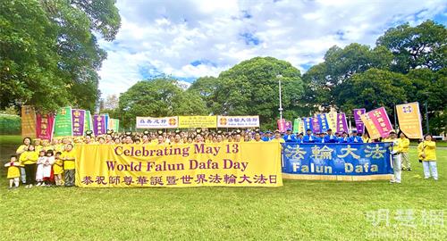 圖3：二零二二年五月五日，法輪功學員齊聚在遊行結束地貝爾莫爾公園（Belmore