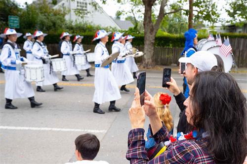 圖11~14：美西天國樂團應邀參加拉克斯波市（Larkspur）獨立日慶祝遊行