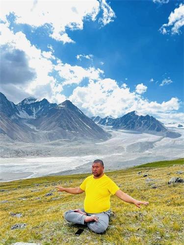 '大法弟子 達瓦﹒貝金'