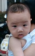 張偉年幼的孩子