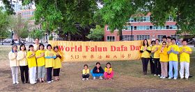 '美國波特蘭學員合影慶祝世界法輪大法日暨師尊華誕'