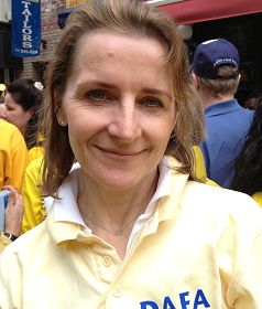 來自法國的金融分析師漢娜（Hanna）