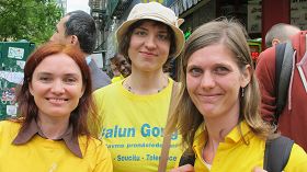 二零零一年得法的捷克法輪功學員Vladka