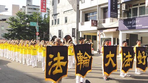 圖3：法輪功功法演示隊伍