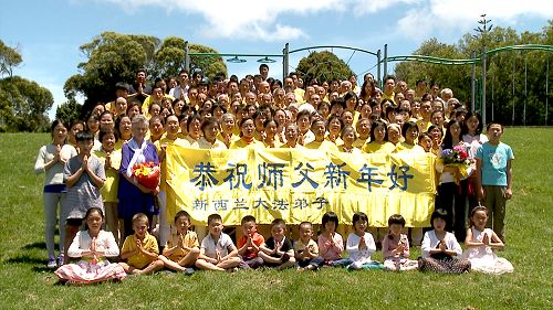 新西蘭法輪功學員恭祝師尊新年好