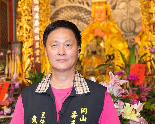 圖4：岡山地區規模很大的寺廟壽天宮主委戴先生，看過今年神韻晚會的演出後，非常佩服法輪功修煉者的品質，這次活動特別邀請了天國樂團來引領彩妝遊行隊伍