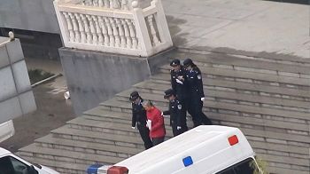 非法宣判結束文傑走出庭