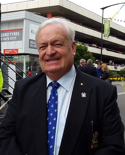 黑鎮市議員托尼（Councillor Tony Bleasdale OAM）先生