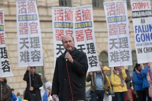'圖6：德國IT醫學數據統計專家施瓦茨（Arne