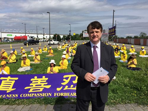 Gerald Batten議員支持法輪功學員反迫害 