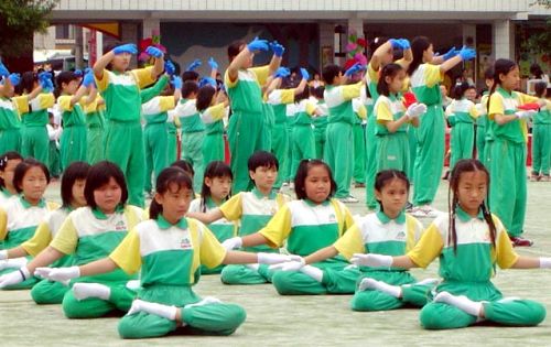 台灣花蓮縣明義國小在集體煉功