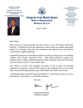 國會議員傑弗里斯（Hakeem Jeffries）發來賀信表示：「親愛的朋友們，在第十九屆世界法輪大法日的歡迎儀式中，請接受我最熱烈的問候。我很高興有機會向法輪大法創始人和精神領袖李洪志先生表達感謝，並向來自世界各地的修煉者和支持者致意。」