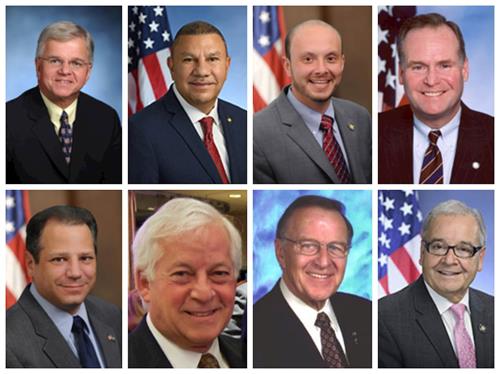 '圖7：紐約長島區八位眾議員嘉獎「第十九屆世界法輪大法日」。上排從左至右為：第一選區眾議員小弗雷德﹒蒂勒（Fred?W.?Thiele，?Jr.），?第六選區眾議員菲爾﹒拉莫斯（Phil?Ramos），第七選區眾議員安德魯﹒葛巴瑞娜（Andrew?R.?Garbarino），第八選區眾議員邁克爾﹒菲茨帕特裏克（Michael?J.?Fitzpatrick）；下排從左至右：第十二選區眾議員安德魯﹒拉亞（Andrew?P.?Raia），?第十三選區眾議員查爾斯﹒萊文（Charles?D.?Lavine），第十四選區眾議員大衛﹒麥唐納（David?G.?McDonough）和第十六選區眾議員安東尼﹒德烏爾索（Anthony?D'Urso）'