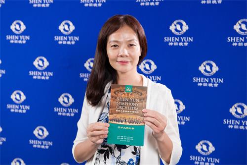圖4：豎琴演奏家歐立菲讚揚神韻中西合璧，達到身心靈合為一體的超凡層次。