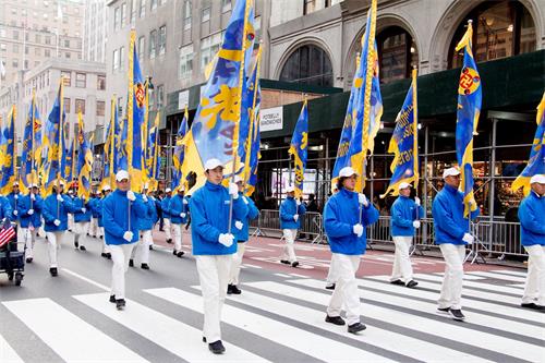 '圖3：二零一九年十一月十一日，紐約旗陣參加全美最為盛大的曼哈頓老兵節遊行，與民眾共襄盛舉。'