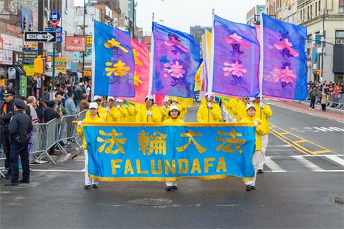 '圖5：二零一九年四月二十日，紐約旗陣參加在法拉盛舉行的紀念四二五遊行。'