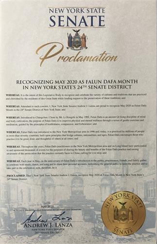 '圖3：紐約州第二十四選區參議員安德魯﹒蘭紮 （Andrew J. Lanza）發來褒獎令慶祝大法洪傳二十八週年。'