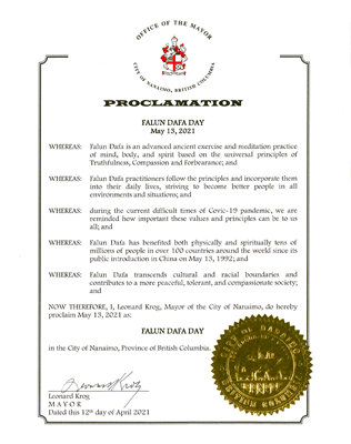 '圖4：卑詩省納奈莫市（City of Nanaimo）市長倫納德。克羅格（Leonard Krog）為法輪大法日頒發褒獎令'