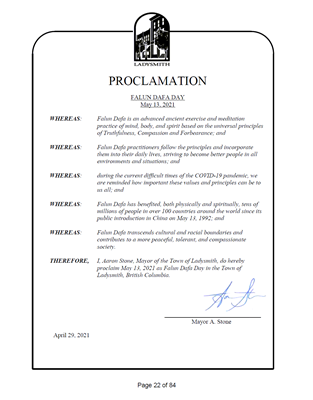 '圖5：萊迪史密斯市（Ladysmith）市長艾倫﹒斯通（Aaron Stone）為法輪大法日頒發褒獎令'