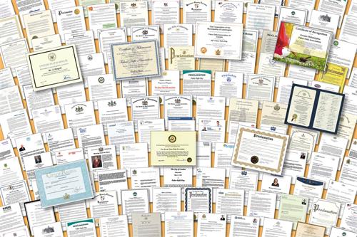 圖1：上千西方政要在法輪大法洪傳三十年之際，對法輪大法及其創始人李洪志先生頒發褒獎賀信表示讚揚和感謝，其中包括美國、加拿大、英國、德國、瑞典、瑞士、愛爾蘭、澳洲、日本和台灣的各級政府官員。圖為部份褒獎。（大紀元）