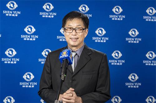 圖8：二零二二年六月二十五日晚間，圓山飯店董事長林育生觀賞神韻國際藝術團在高雄文化中心的演出。