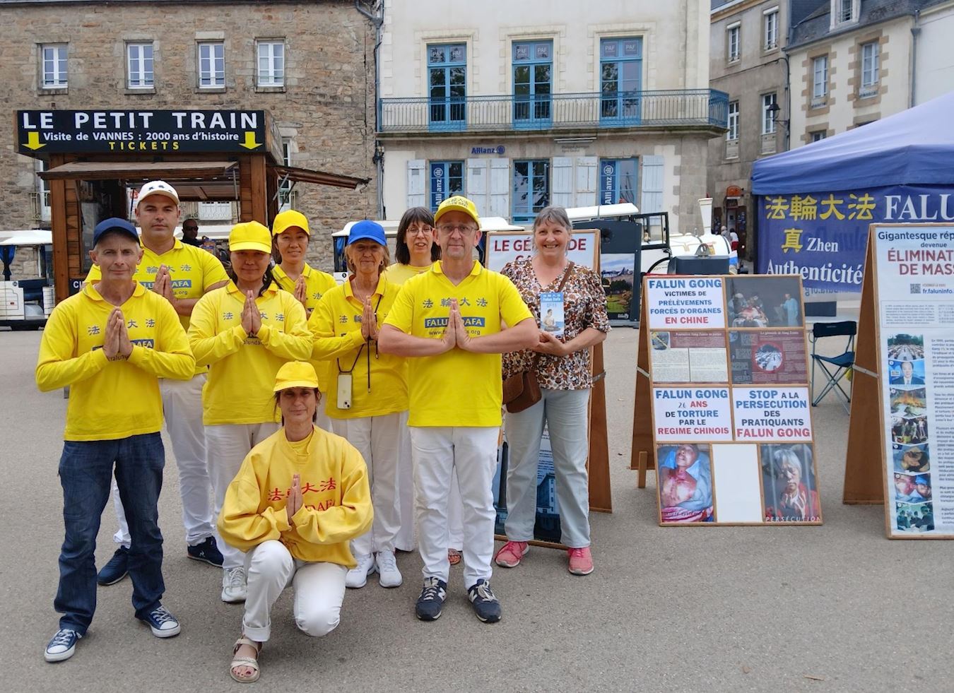 '圖4:法國瓦納市部份法輪功學員集會反迫害'